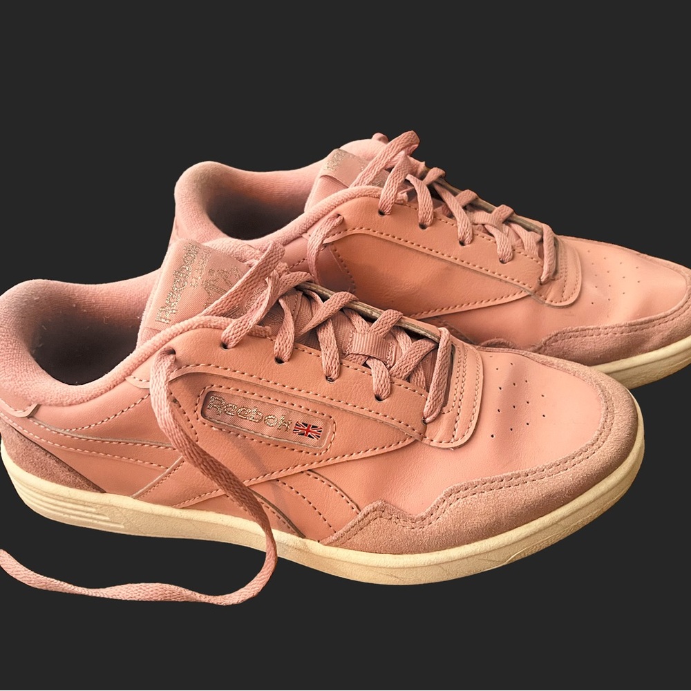 Reebok Club Tennis Shoes Chalk Pink 7.5 Memory Foam LIKE NEW